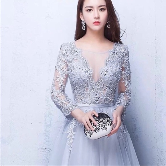 Silver/Gray Prom Dress 😍 - Picture 3 of 3